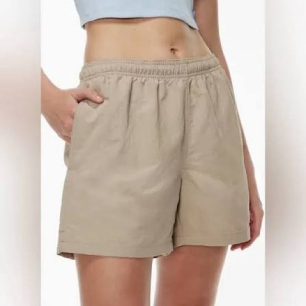 TNA Aritzia Big Easy 5” Short in Tan